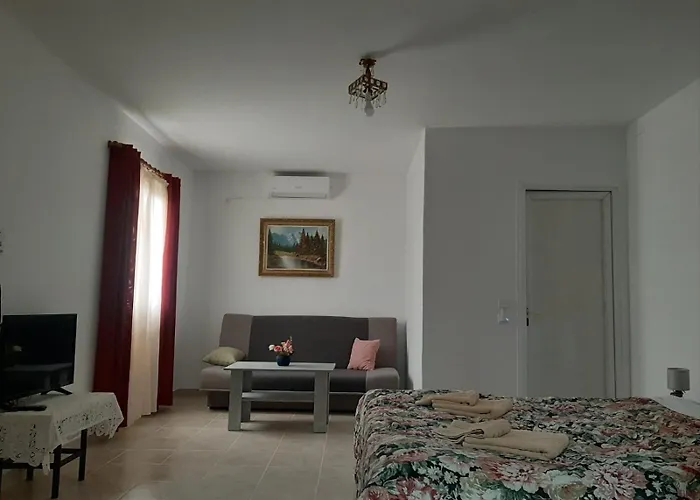 The Mansion Of Dionisos And Dimitras 2 *